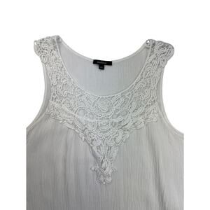 Women’s Ambiance Size 2XL White Embroidered Tank Top.